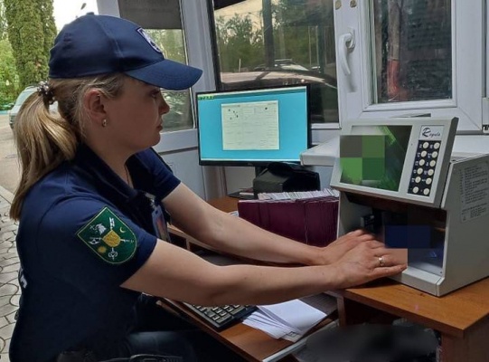 ÎNCĂ UN PERMIS DE CONDUCERE FALSIFICAT, RIDICAT LA TRECEREA FRONTIEREI DE NORD