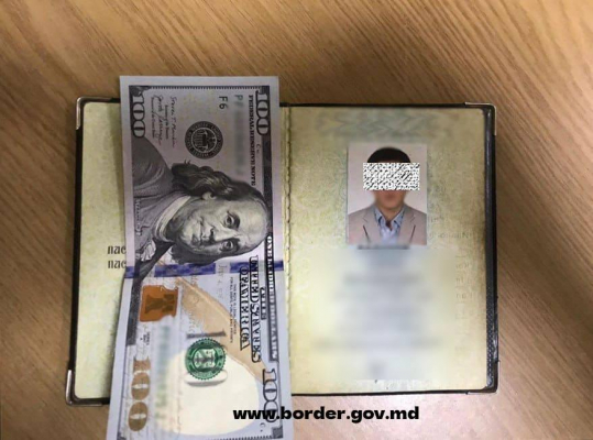 DOI CETĂȚENI STRĂINI, DOCUMENTAȚI PENTRU CORUPERE ACTIVĂ