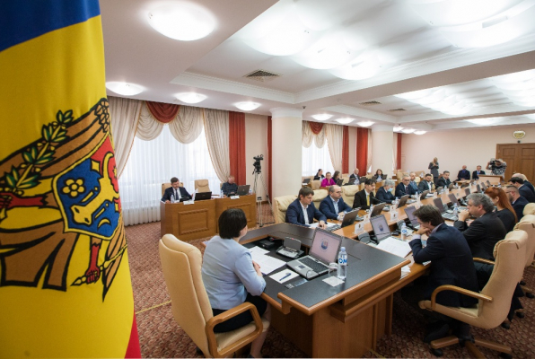 GUVERNUL A APROBAT LISTA OBIECTELOR DE UZ PERSONAL, INTRODUS FĂRĂ ACHITAREA DREPTURILOR DE IMPORT, LA REVENIREA CETĂȚENILOR CU TRAIUL ÎN RM