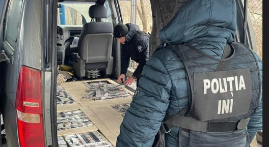 В КАУЛЕ АРЕСТОВАНЫ ТРИ ЧЕЛОВЕКА ПОСЛЕ ПОПЫТКИ ВЫВЕЗТИ БОЛЕЕ 240 000 СИГАРЕТ ИЗ СТРАНЫ