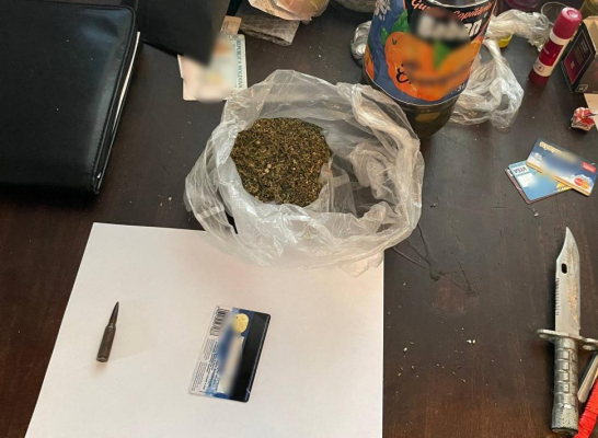 ОБЫСКИ ДОМА У ОДНОГО ИЗ ПОДОЗРЕВАЕМЫХ В ХРАНЕНИИ НАРКОТИКОВ