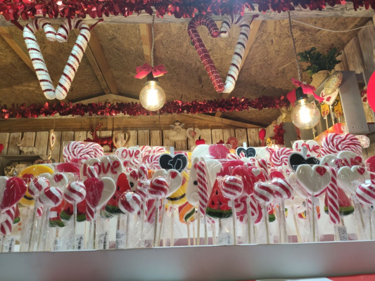 МЕСТА С УСТАНОВЛЕННЫМИ ОТРАСЛЕВЫМИ ЦЕНАМИ НА ПРОДАЖУ СУВЕНИРОВ И САДОВЫХ ЦВЕТОВ НА ТЕРРИТОРИИ СТОЛИЦЫ