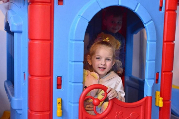 COPIII REFUGIATILOR DIN UCRAINA SE POT ÎNSCRIE ÎN ȘCOLILE DIN CAPITALĂ