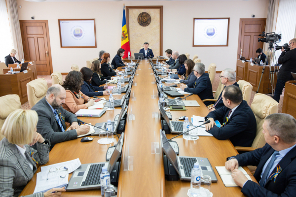 ПРАВИТЕЛЬСТВО ПРИМЕНЯЕТ РАВНЫЕ И ПРОЗРАЧНЫЕ ПРОЦЕДУРЫ ДЛЯ ПОСТАВЩИКОВ УСЛУГ