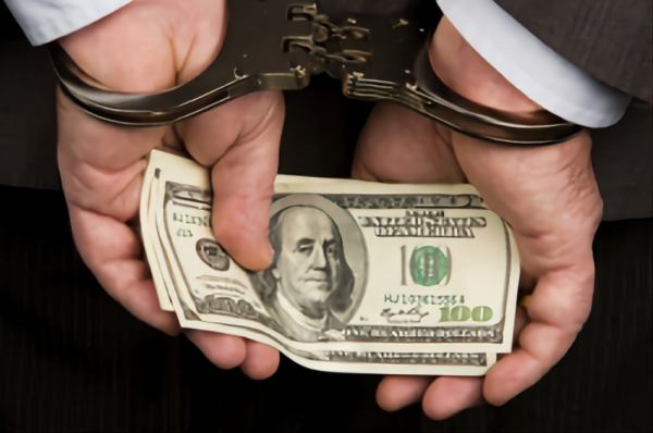 UN BĂRBAT DIN CHIȘINĂU AR FI PRETINS 4000 DE EURO ÎN SCHIMBUL UNUI CLASĂRII UNUI DOSAR PENAL