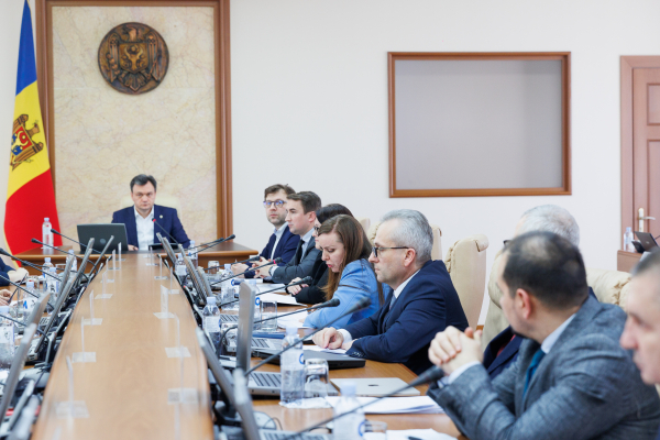 GUVERNUL MAJOREAZĂ CU 20% SUMA PENTRU PRÎNZUL ZILNIC AL ELEVILOR