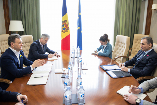 PRIM-MINISTRU DORIN RECEAN:VOM VALORIFICA PE DEPLIN POTENTIALUL ECONOMIC MOLDO-AZER