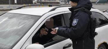 DOUĂ PERMISE DE CONDUCERE FALSIFICATE, DEPISTATE LA DOI STRĂINI