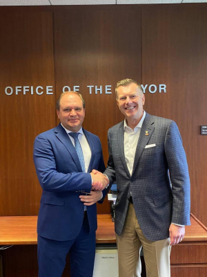 ГЕНЕРАЛЬНЫЙ ПРИМАР ПРОВЕЛ ВСТРЕЧУ С ПРИМАРОМ ГОРОДА НЕЙПЕРВИЛЛ США