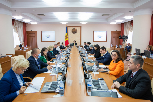 OPT MII DE TONE DE PĂCURĂ VOR FI ELIBERATE DIN REZERVELE DE STAT