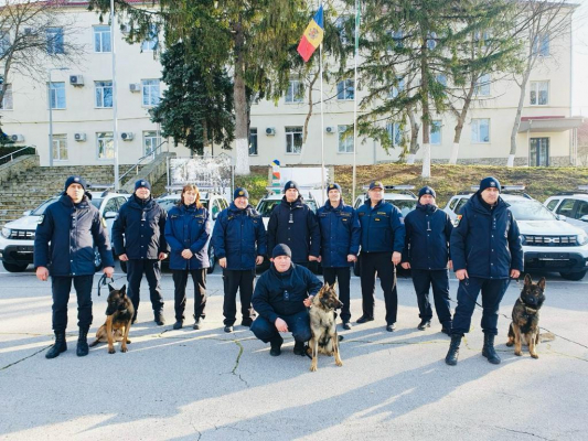 TREI ECHIPE CANINE INSTRUITE ȘI NOI DOTĂRI PENTRU CENTRUL CHINOLOGIC AL POLIȚIEI DE FRONTIERĂ