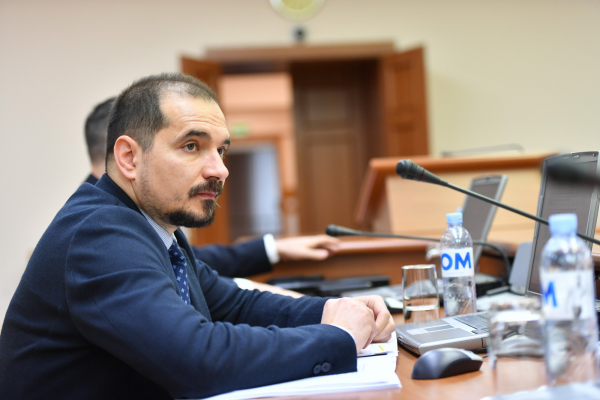 GUVERNUL ÎMBUNĂTĂȚEȘTE PROCEDURA DE ASIGURARE CU DISPOZITIVE A PERSOANELOR CU DIZABILITĂȚI VIZUALE