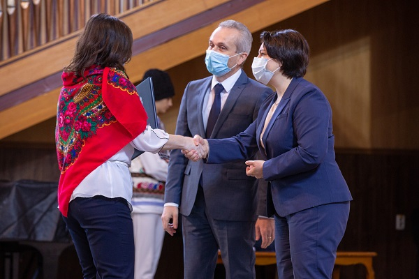 AU FOST MAJORATE COMPENSAȚIILE BĂNEȘTI ANUALE PENTRU PROFESORI ȘI DIRECTORI INSTITUȚIILOR DE ÎNVĂȚĂMÎNT GENERAL