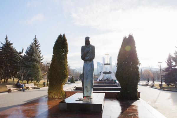 ГЛАВА ГОСУДАРСТВА ПОЧТИЛА ПАМЯТЬ СООТЕЧЕСТВЕННИКОВ, ПАВШИХ В ВОЙНЕ В АФГАНИСТАНЕ