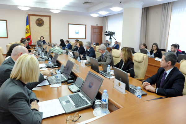 ПРАВИТЕЛЬСТВО УТВЕРДИЛО СРЕДНЕМЕСЯЧНУЮ ЗАРПЛАТУ ПО ЭКОНОМИКЕ, ПРОГНОЗИРОВАННУЮ НА 2023 ГОД