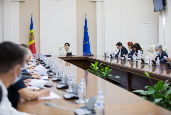 CNESP RECOMANDĂ CETĂȚENILOR PURTAREA MASTILOR ȘI PASTRAREA DISTANTEI FIZICE ÎN SPAȚII ÎNCHISE