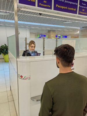 ДВА ИНОСТРАНЦА ПОДОЗРЕВАЮТСЯ ЗА ПОДДЕЛЬНЫЕ ПРОЕЗДНЫЕ ДОКУМЕНТЫ