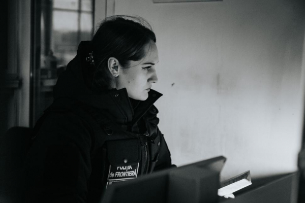 УПРАВЛЯЛ АВТОМОБИЛЕМ С ФАЛЬШИВЫМИ ВОДИТЕЛЬСКИМИ ПРАВАМИ