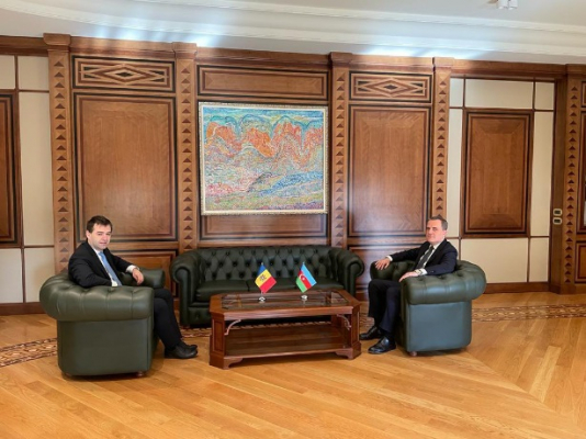 FORTIFICAREA DIALOGULUI BILATERAL PE DIMENSIUNILE COMERCIAL-ECONOMICĂ, A ENERGIEI, ÎN SFERA INVESTITIONALA ȘI A AGRICULTURII DISCUTATĂ DE MINISTRUL NICU POPESCU CU OMOLOGUL AZER, JEYHUN BAYRAMOV
