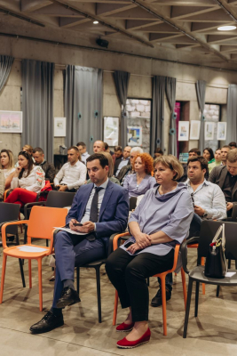 GRĂDINIȚE NOI, PISTE PENTRU BICICLIȘTI ȘI FAȚADE RENOVATE