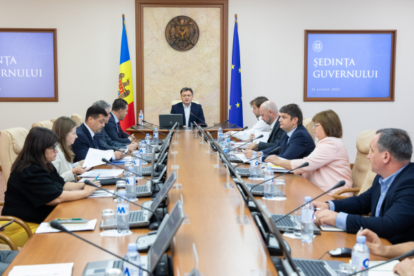 GUVERNUL ALOCĂ 200 DE MILIOANE DE LEI FERMIERILOR MICRO ŞI MICI