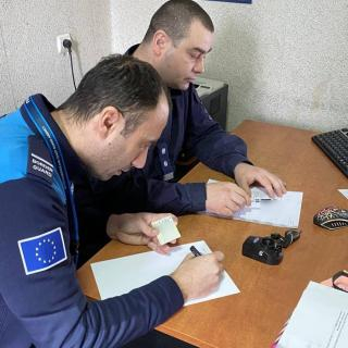 UZ DE ACTE FALSIFICATE LA TRECEREA FRONTIEREI DE STAT