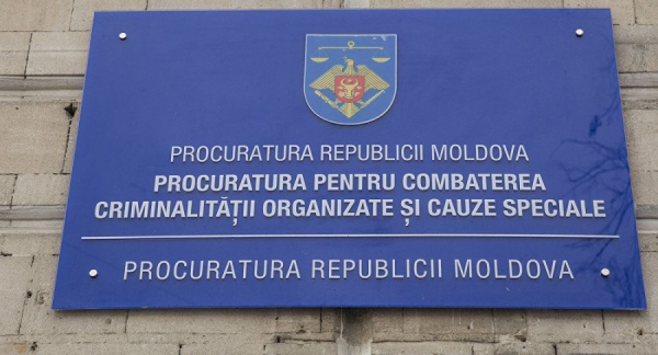 ADMINISTRATORII A DOUĂ COMPANII – CONDAMNAȚI PENTRU CONTRABANDĂ CU MIEZ DE NUCĂ DIN MOLDOVA ÎN TURCIA
