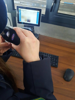 У ДВУХ ПАССАЖИРОВ ОБНАРУЖЕНЫ ФАЛЬШИВЫЕ ДОКУМЕНТЫ