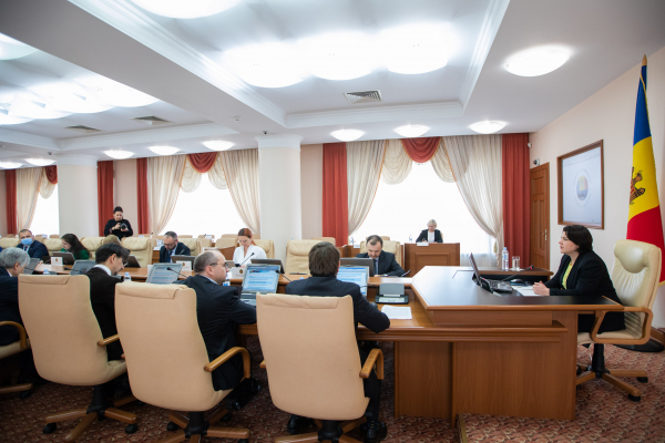 GUVERNUL VA PRIMI UN GRANT PENTRU ÎMBUNĂTĂȚIREA EFICIENTEI ENERGETICE A MAI MULTOR CLĂDIRI PUBLICE